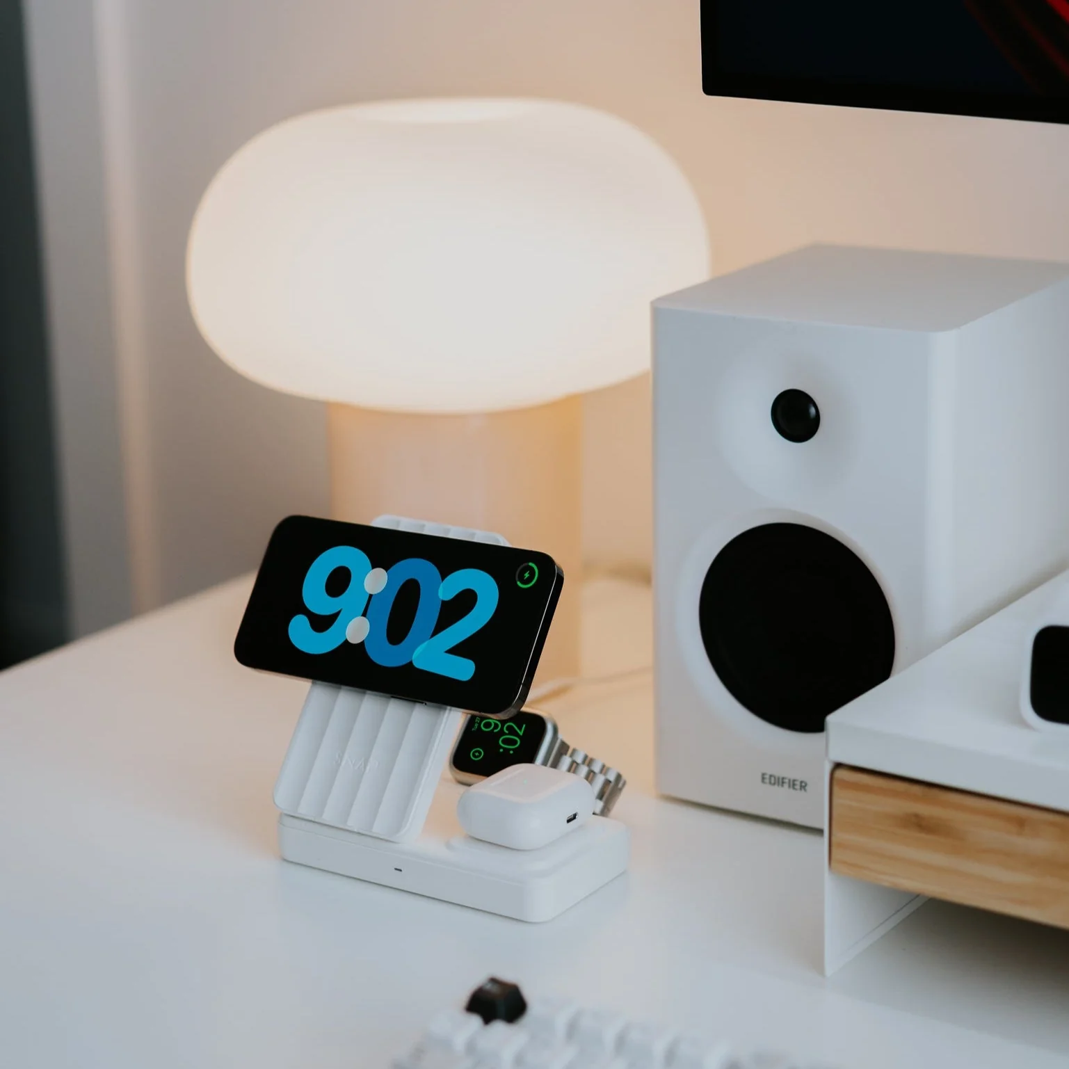 PowerBase 4 - 5 in 1 Charging Station - Image 7